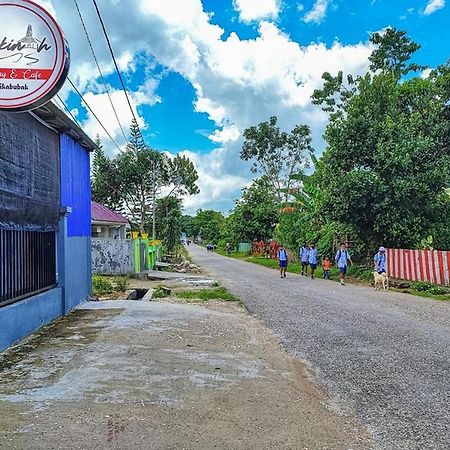 Shekinah Homestay & Cafe Waikabubak Mitra Reddoorz エクステリア 写真