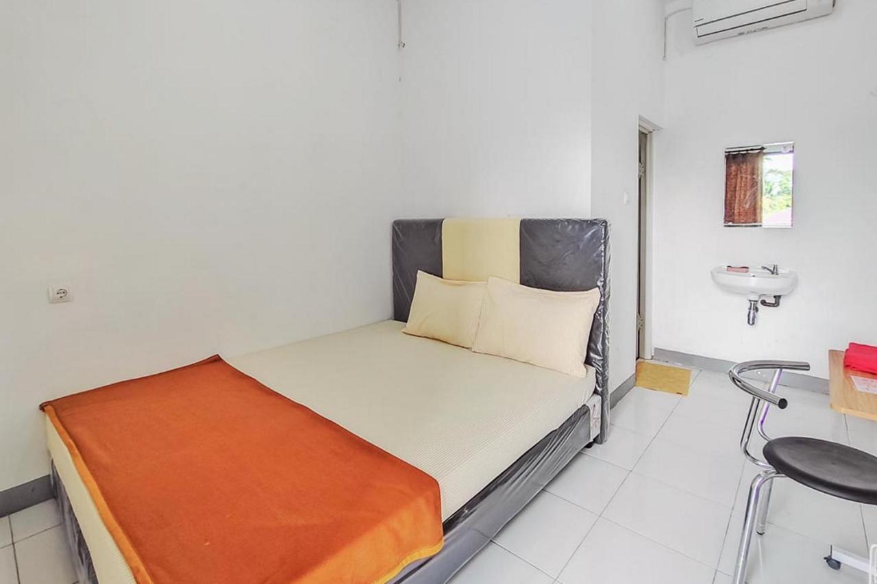 Shekinah Homestay & Cafe Waikabubak Mitra Reddoorz エクステリア 写真