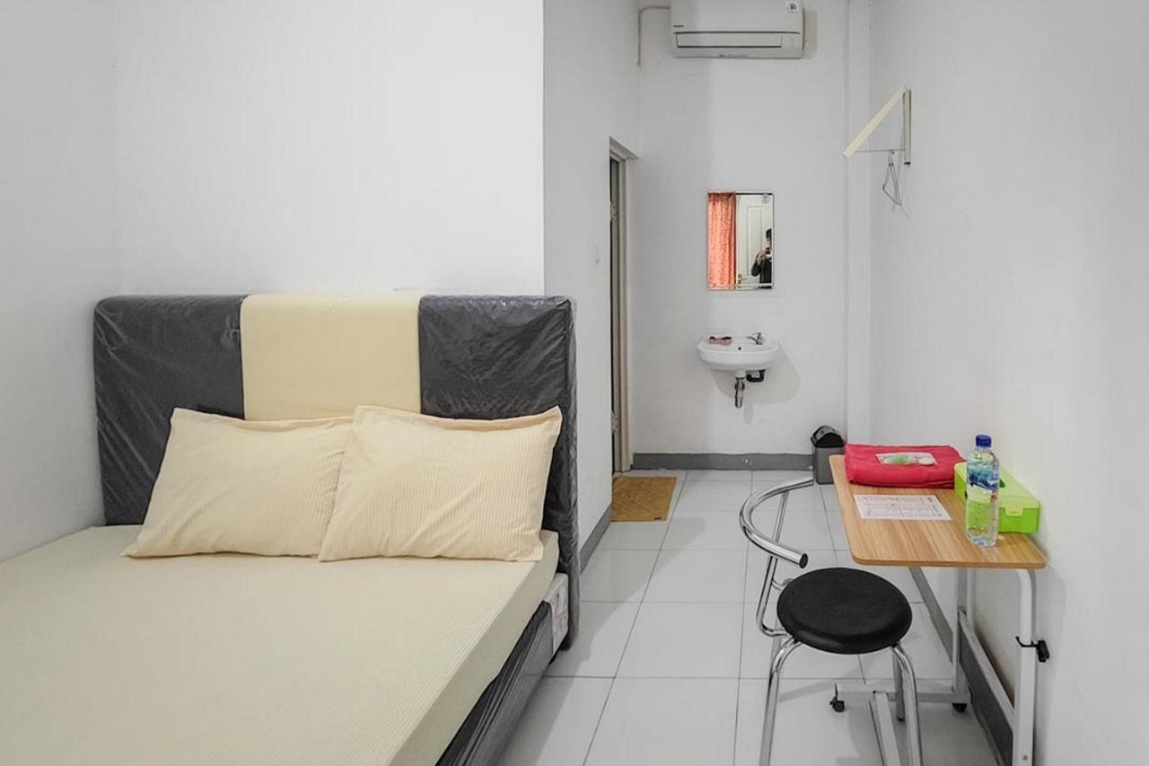 Shekinah Homestay & Cafe Waikabubak Mitra Reddoorz エクステリア 写真